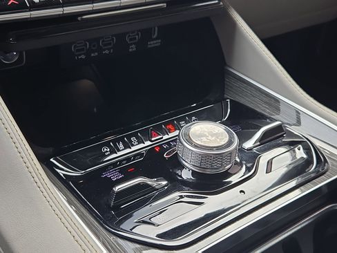 Used 2022 Jeep Wagoneer Series III w/ Rear Seat Video Group 1 image 26