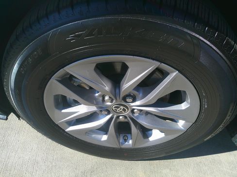 Used 2021 Toyota Sienna XLE image 16