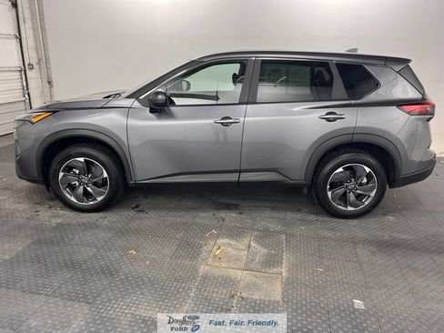 Used 2025 Nissan Rogue SV FWD image 4