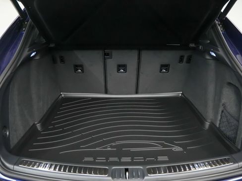 New 2026 Porsche Macan image 13