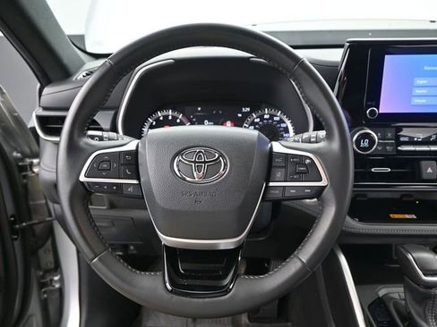Used 2024 Toyota Highlander XSE image 8