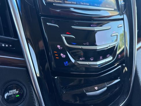 Used 2018 Cadillac Escalade Premium Luxury AWD/4WD image 26
