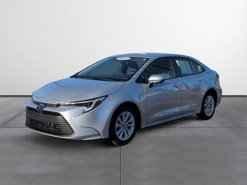 Certified 2025 Toyota Corolla LE image 2