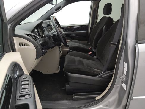 Used 2016 Dodge Grand Caravan SE image 17