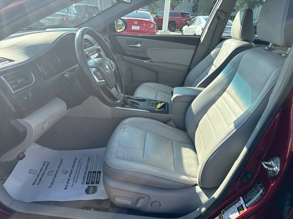 Used 2016 Toyota Camry XLE w/ Moonroof Package FWD image 7