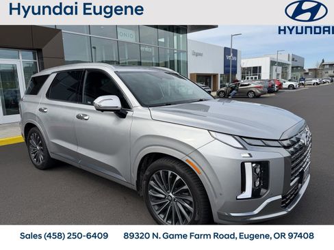 Used 2023 Hyundai Palisade Calligraphy w/ Winter Package image 6