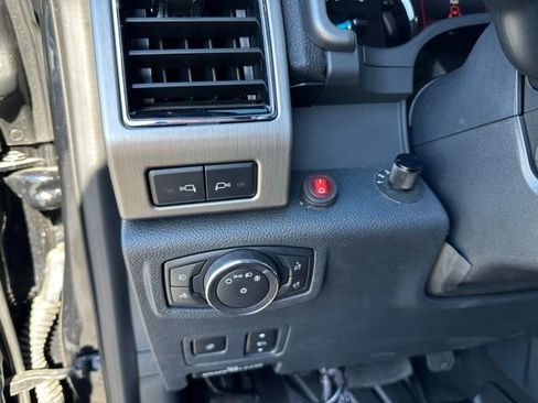 Used 2022 Ford F250 Platinum image 18