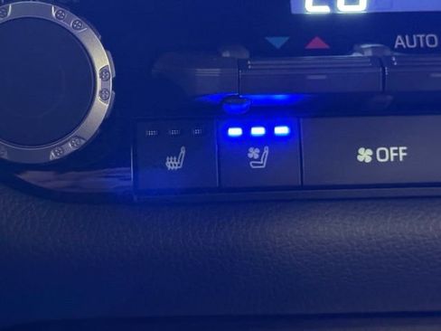 Used 2025 Toyota Tundra Limited w/ TRD Off-Road Package AWD/4WD image 32