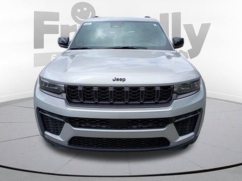 New 2026 Jeep Grand Cherokee Altitude AWD/4WD image 2