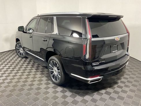 Used 2022 Cadillac Escalade Luxury image 11