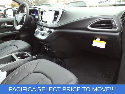 New 2026 Chrysler Pacifica Select image 9