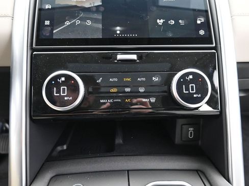 New 2026 Land Rover Discovery S AWD/4WD image 26