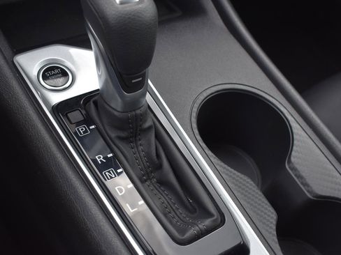 Used 2025 Nissan Altima 2.5 SV image 10