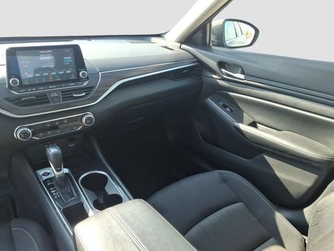 Used 2024 Nissan Altima 2.5 SV FWD image 13