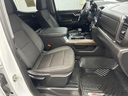 Used 2024 Chevrolet Silverado 1500 LT Trail Boss w/ Convenience Package II AWD/4WD image 14