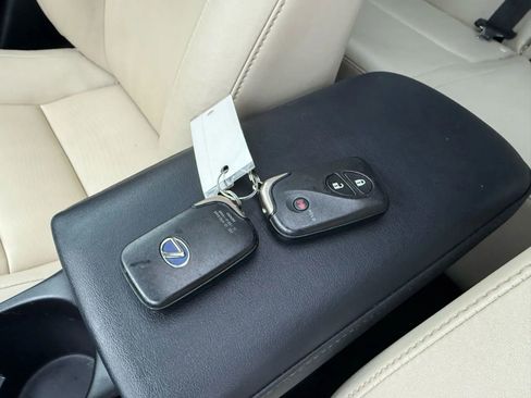 Used 2011 Lexus CT 200h Premium w/ Premium Audio Pkg image 28