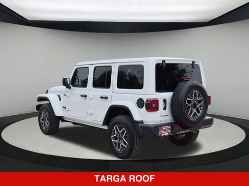 Used 2026 Jeep Wrangler Unlimited Sahara AWD/4WD image 4