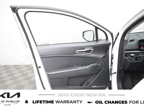 New 2026 Kia Sportage S image 9