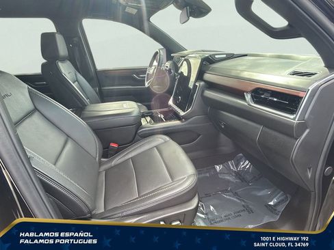 Certified 2025 GMC Yukon XL Denali AWD/4WD image 36