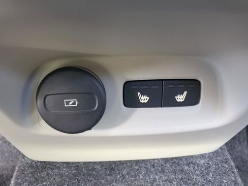 New 2026 Volvo XC40 B5 Ultra w/ Protection Package Premier image 31