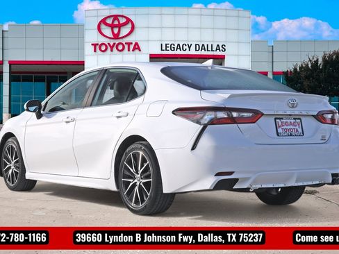 Used 2021 Toyota Camry SE image 8