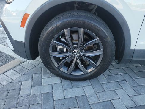 Used 2022 Volkswagen Tiguan SE image 13