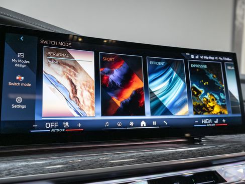 Used 2023 BMW 760i xDrive w/ Executive Package image 46