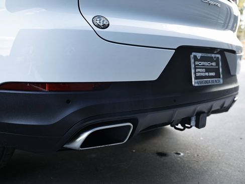 Certified 2025 Porsche Cayenne w/ Premium Package Plus image 15