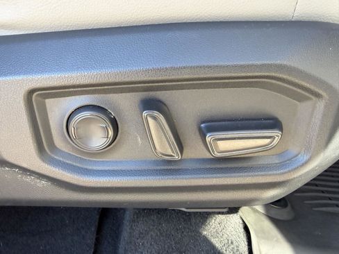 Used 2022 Toyota Tundra SR5 w/ SR5 Premium Package image 36