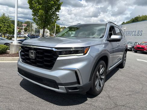 Used 2025 Honda Pilot Elite image 1