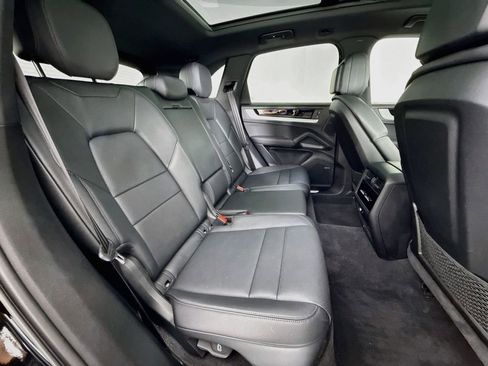 Certified 2024 Porsche Cayenne AWD/4WD image 28