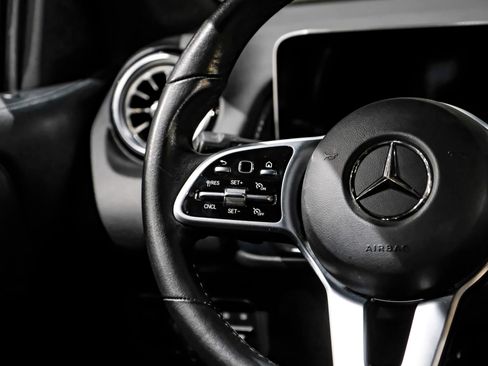 Used 2020 Mercedes-Benz GLB 250 image 15