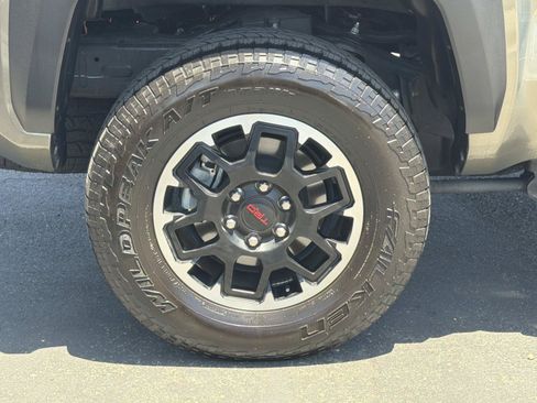 Used 2025 Toyota Tacoma TRD Off-Road w/ TRD Off Road Premium Package AWD/4WD image 29