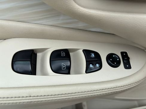 Used 2015 Nissan Murano SV w/ Premium Package image 12