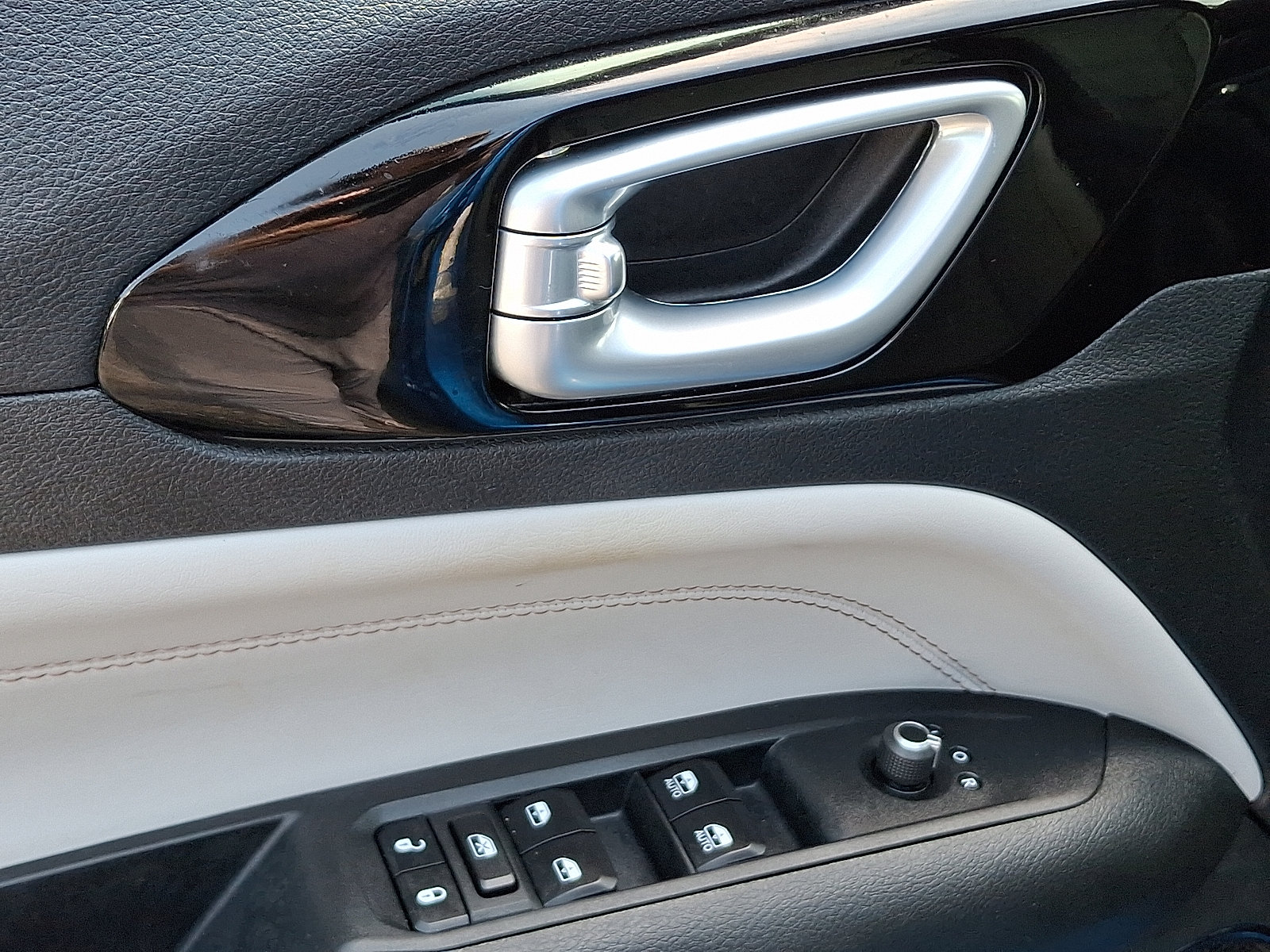 Certified 2023 Jeep Compass Limited AWD/4WD image 12