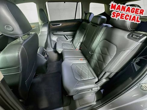 Used 2025 Volkswagen Atlas SE FWD image 22