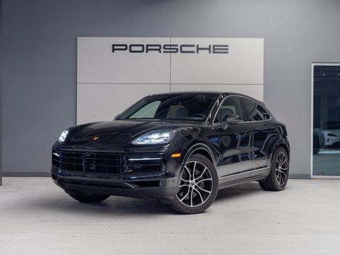 Used 2025 Porsche Cayenne Coupe image 1