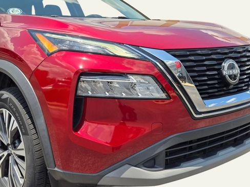 Used 2022 Nissan Rogue SV FWD image 2