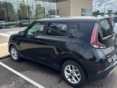 Used 2025 Kia Soul LX w/ LX Technology Package FWD image 4