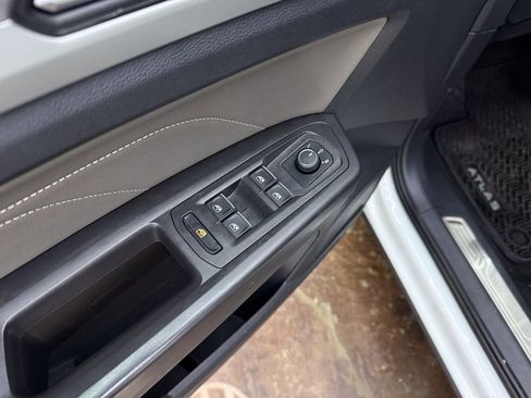 Used 2022 Volkswagen Atlas Cross Sport SE image 13