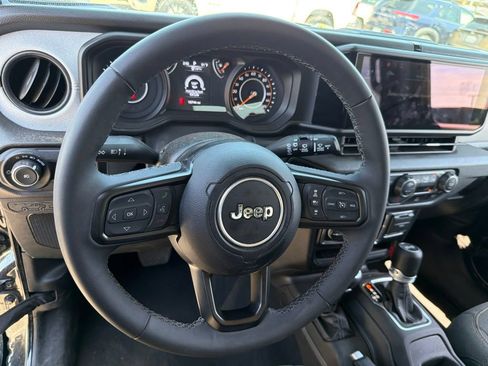 Used 2025 Jeep Wrangler Unlimited Sport AWD/4WD image 16