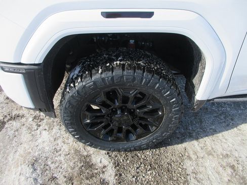 New 2026 GMC Sierra 2500 Denali Ultimate image 13