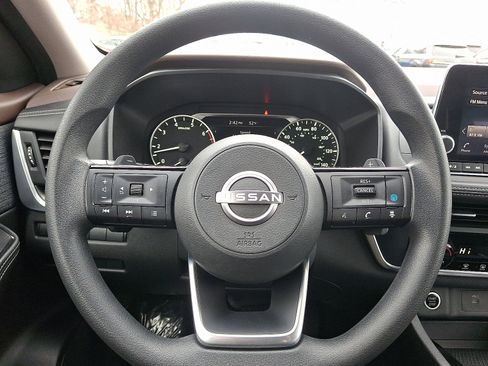 Used 2023 Nissan Rogue SV image 17