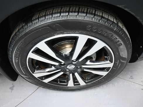 Used 2018 Nissan Kicks SV image 13