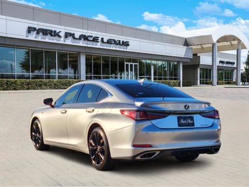 Certified 2022 Lexus ES 350 F Sport image 4