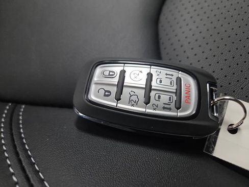 New 2026 Chrysler Pacifica Select image 27