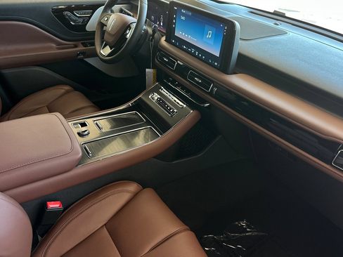 New 2026 Lincoln Aviator Reserve w/ Luxury Package RWD image 16