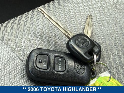 Used 2006 Toyota Highlander w/ 3rd Row image 31