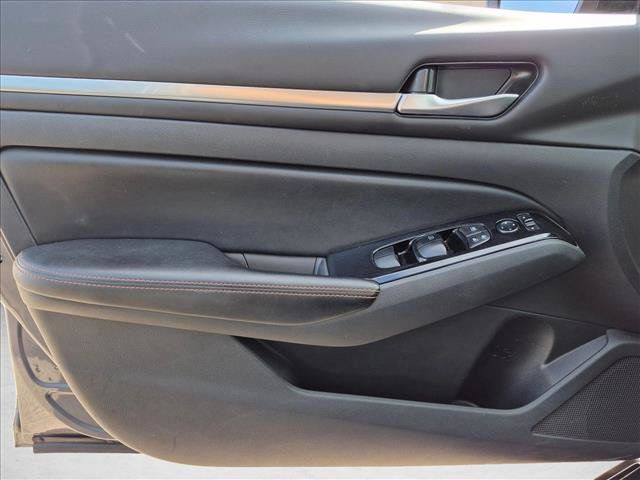 Used 2024 Nissan Altima 2.5 SR FWD image 13