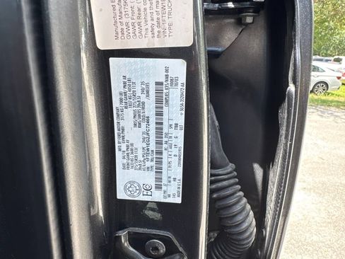 Used 2018 Ford F150 Lariat w/ Equipment Group 502A Luxury AWD/4WD image 14